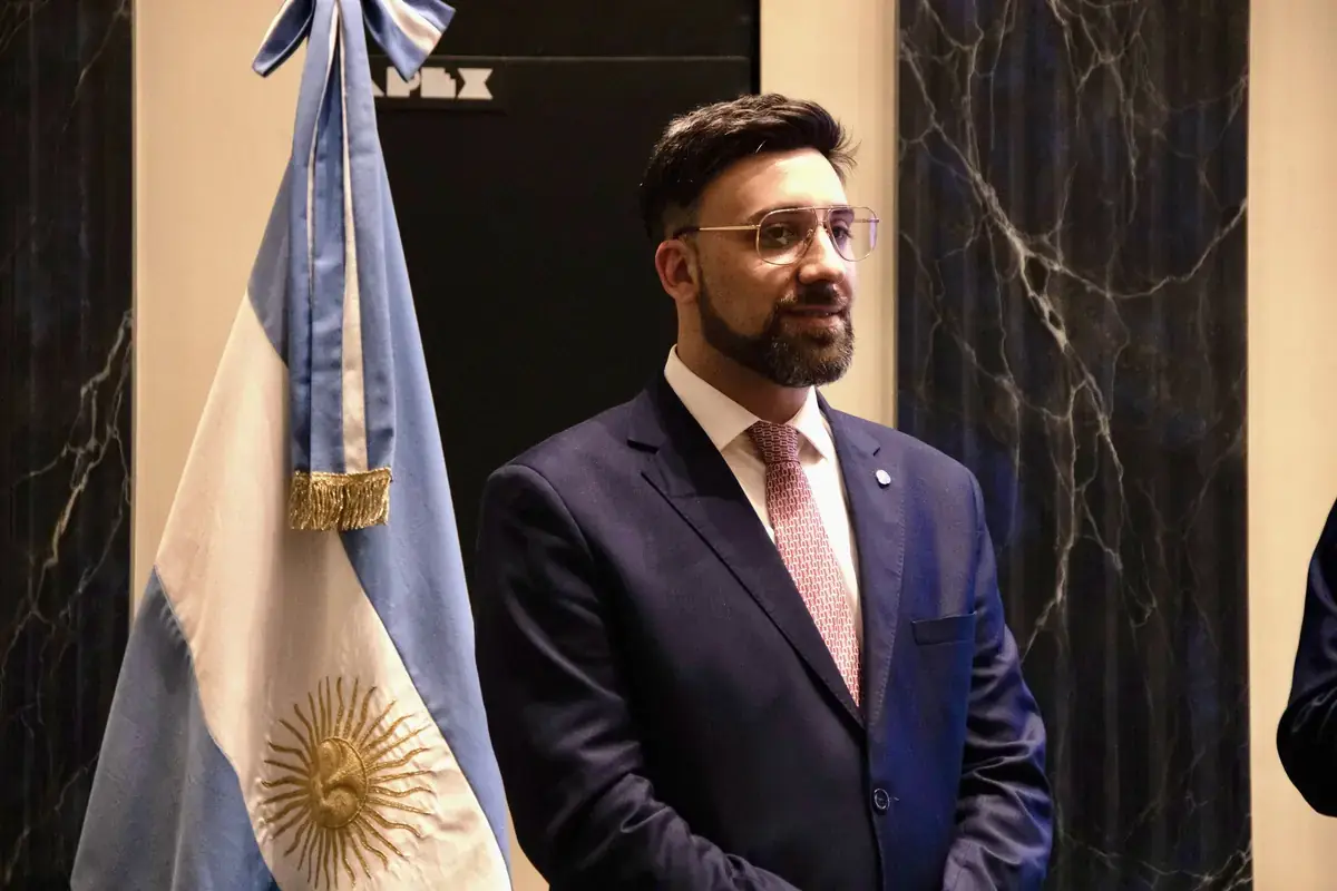 机构协调 — ISO标准和AI治理的会议与媒体