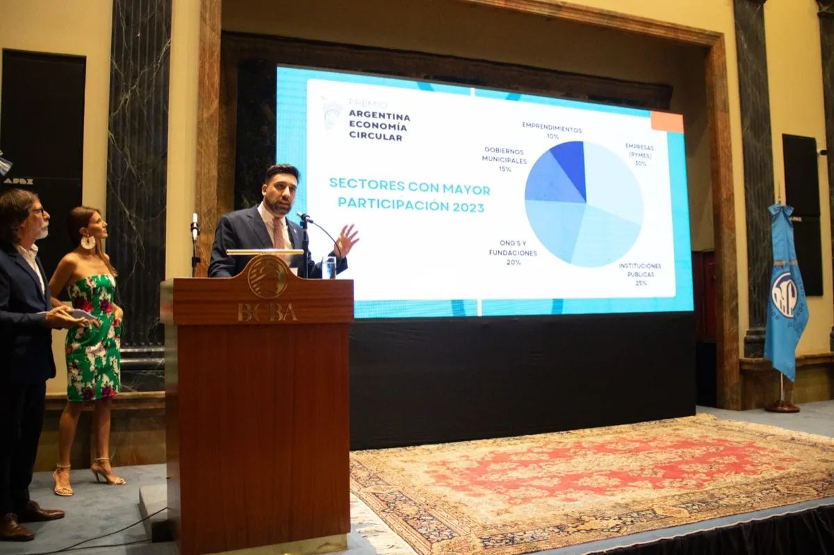 Fernando Arrieta firmando y validando evidencia operativa